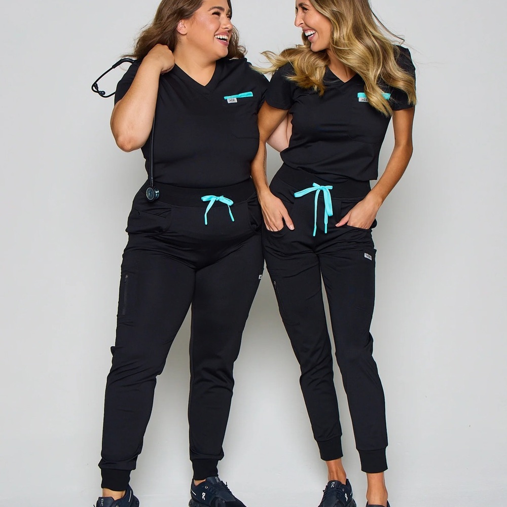 Ashh scrubs jogger scrub set in black color XXS